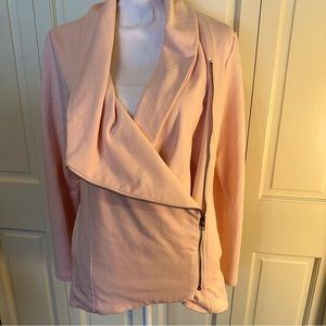 Multiple ways to wear this like new boutique brand zipper top!